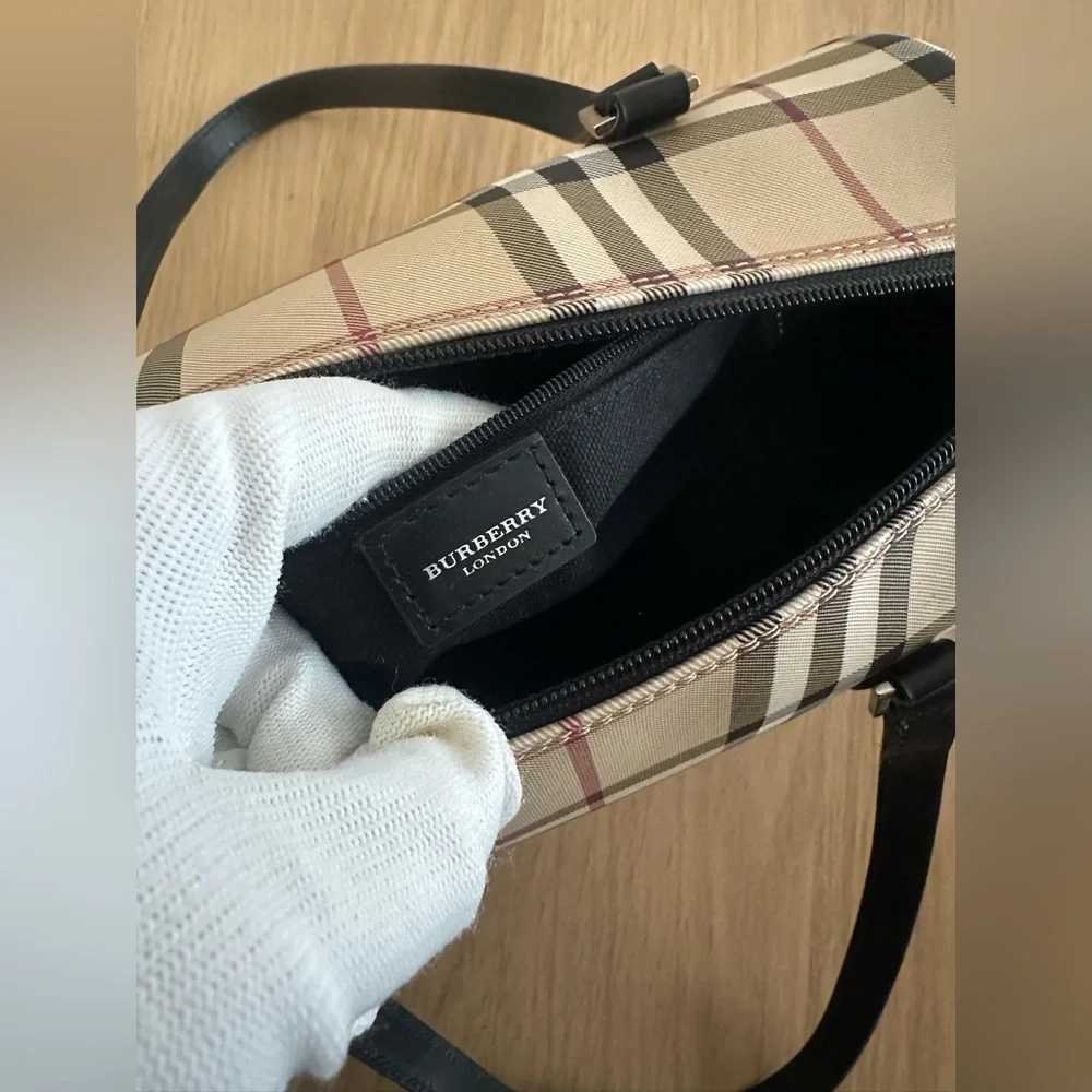 Burberry House Check Barrel bag black with dustbag - Picture 7 of 14